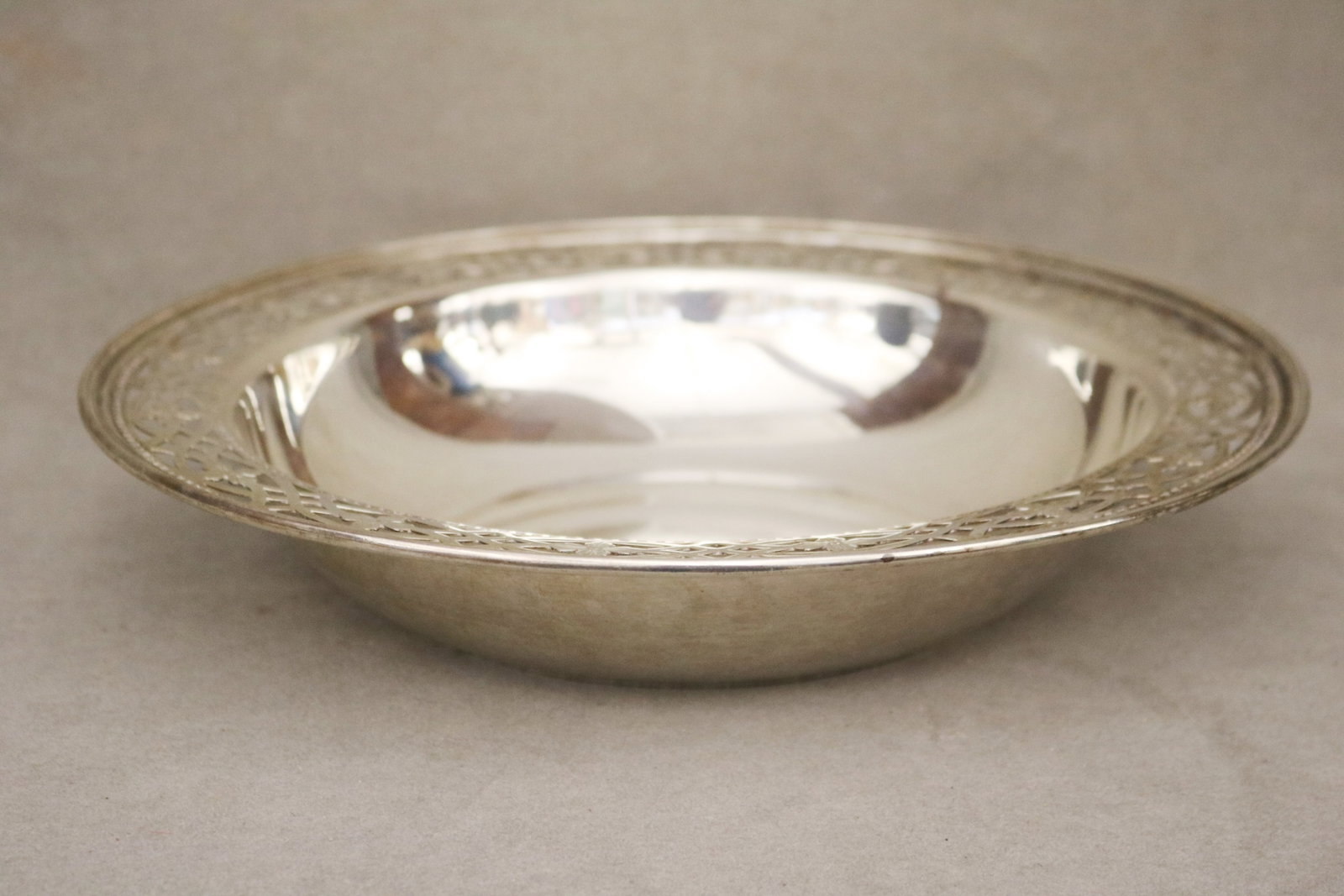 TIFFANY & CO. STERLING SILVER CIRCULAR SERVING BOWL WITH FLAT, PIERCED BORDER - D: 10 1/4in.. (1 of 5)