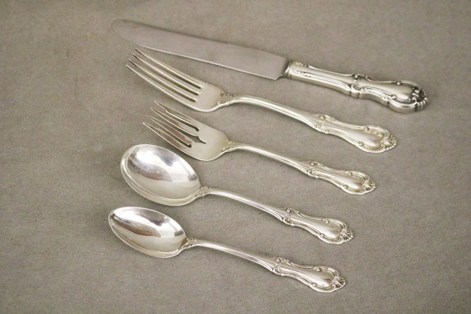 64-PIECE SERVICE FOR EIGHT OF INTERNATIONAL CO. "JOAN OF ARC" STERLING SILVER FLATWARE - Wt. 56.2 (1 of 4)