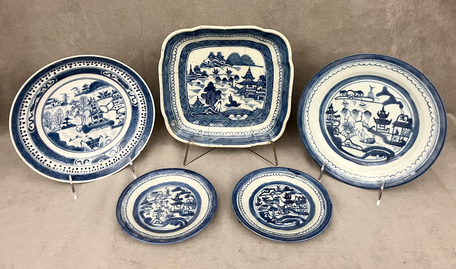 FIVE PIECES CHINESE CANTON PORCELAIN TABLEWARE - . (1 of 14)
