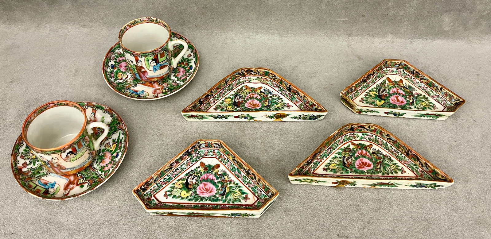 16 PIECES CHINESE FAMILLE ROSE PORCELAIN TABLEWARE - . (1 of 15)