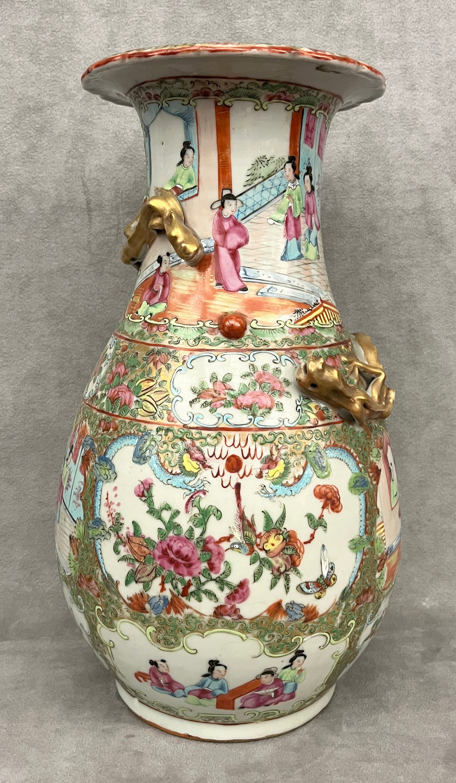 CHINESE ROSE MEDALLION OVOID PORCELAIN VASE WITH FLARING NECK AND RIM 19th century - H: 13 3/4 in.. (1 of 13)