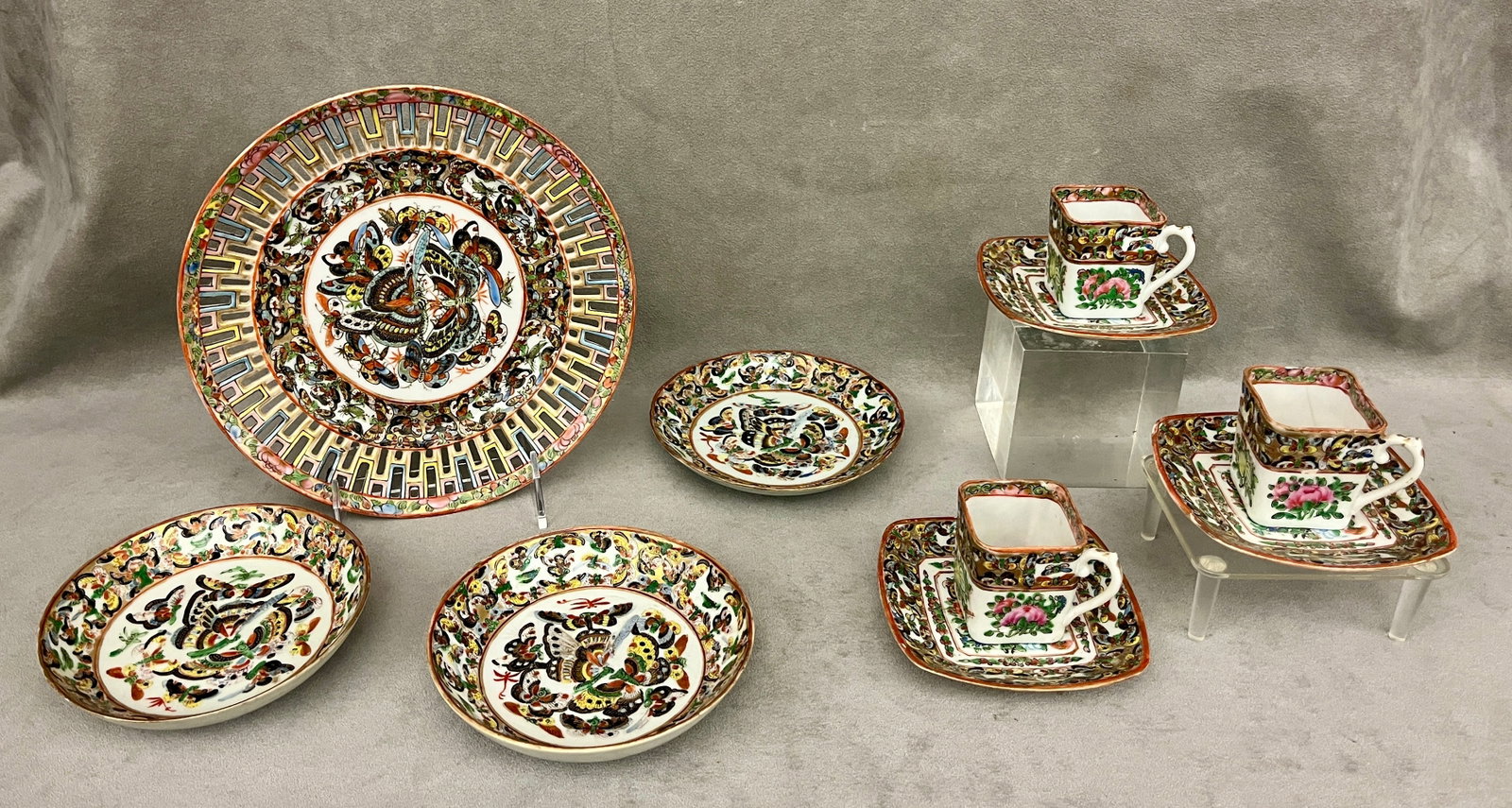 10 PIECES CHINESE "THOUSAND BUTTERFLY" PATTERN PORCELAIN TABLEWARE - . (1 of 16)