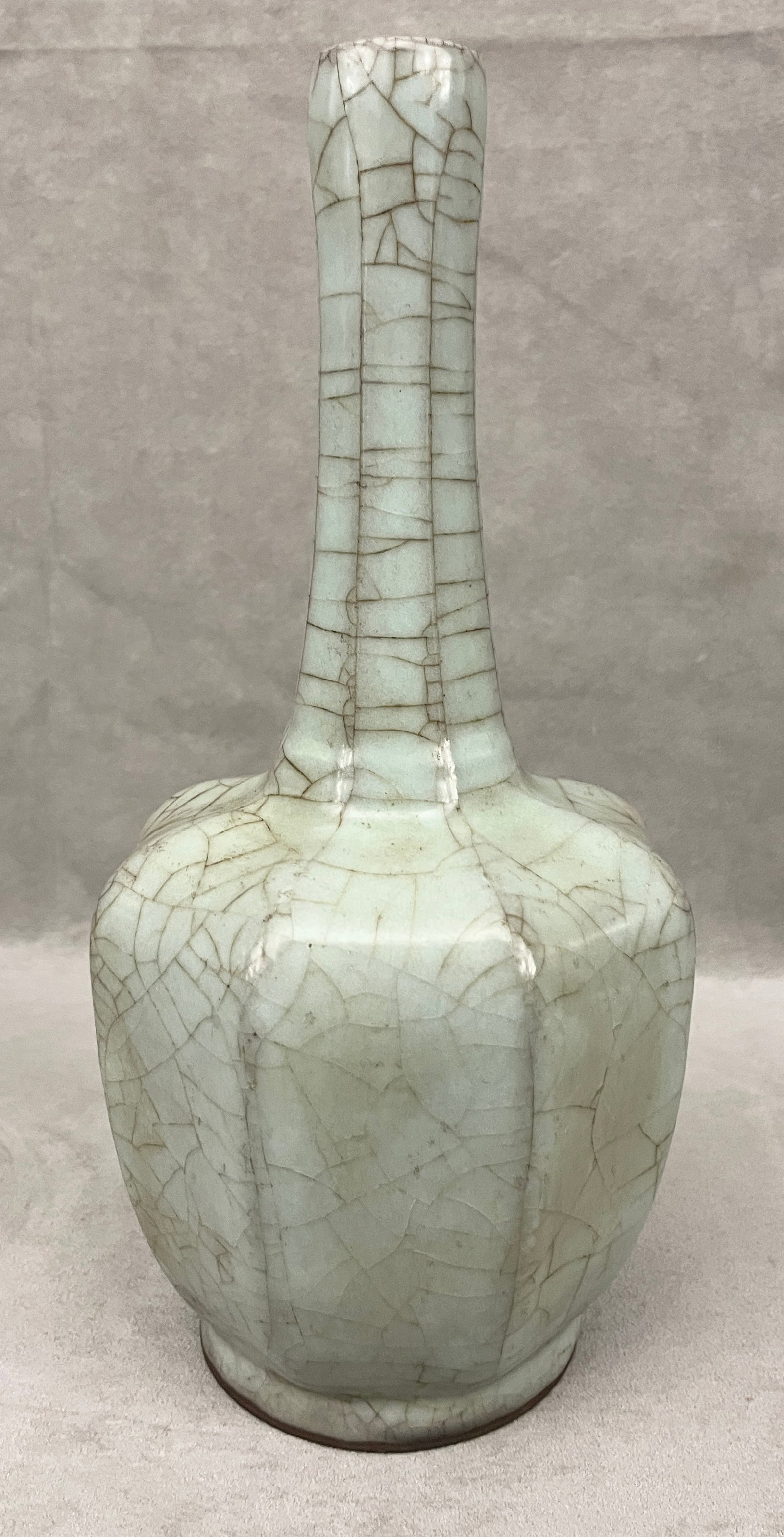 CHINESE GE KILN CRACKLE GLAZE PORCELAIN PANELED VASE - H: 12 in.. (1 of 4)