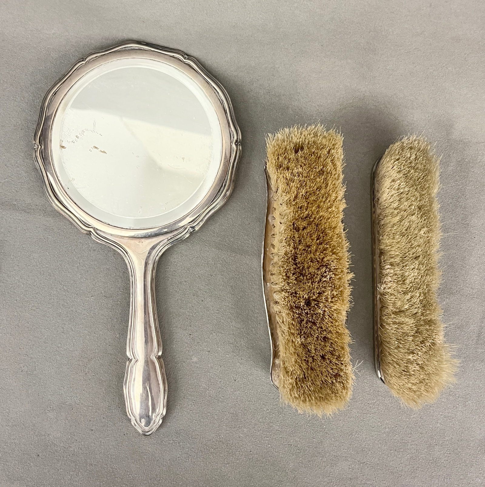 SIX ASSORTED SILVER AND SILVER-PLATED VANITY ITEMS - . - 2