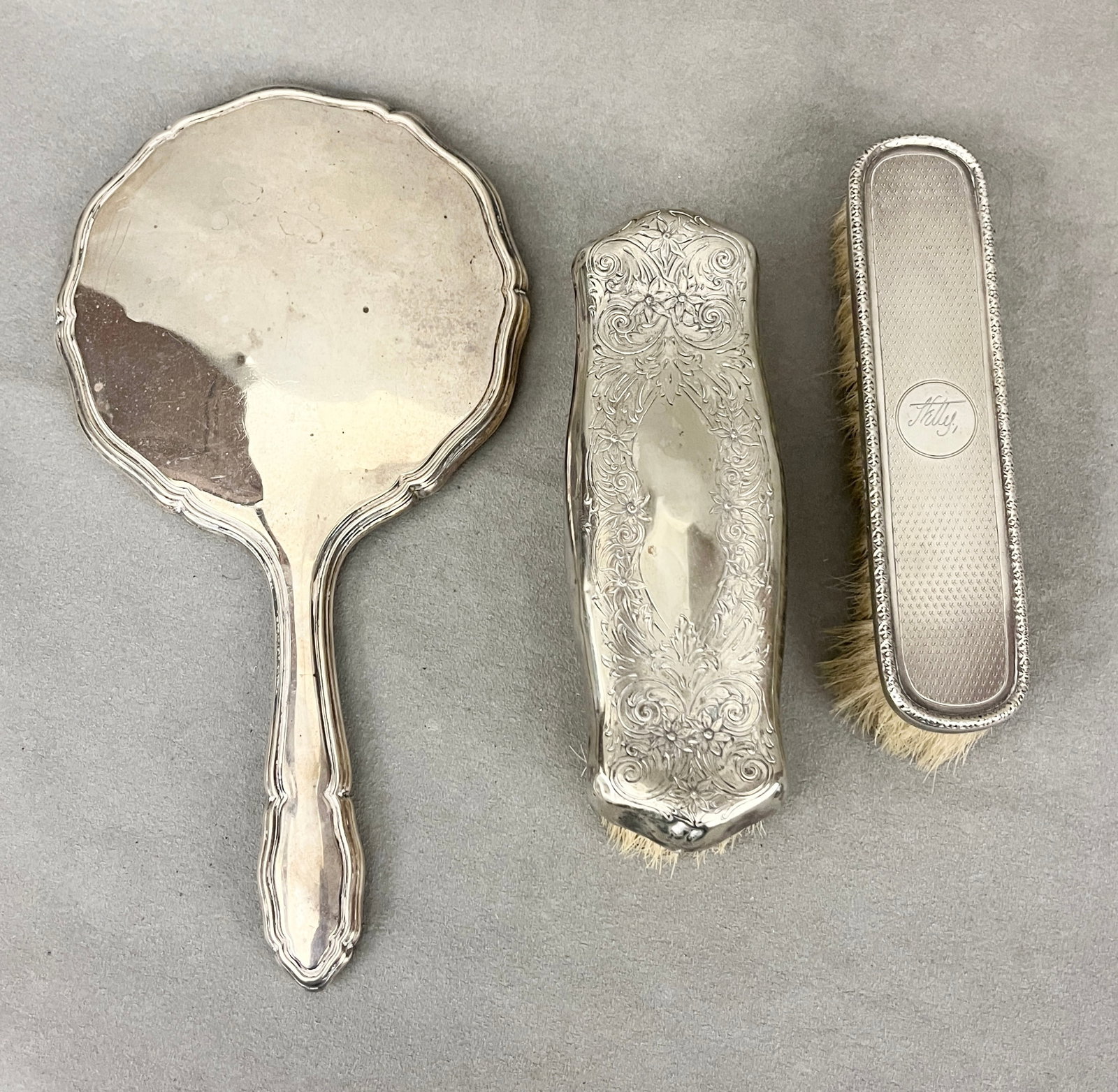 SIX ASSORTED SILVER AND SILVER-PLATED VANITY ITEMS - . - 3