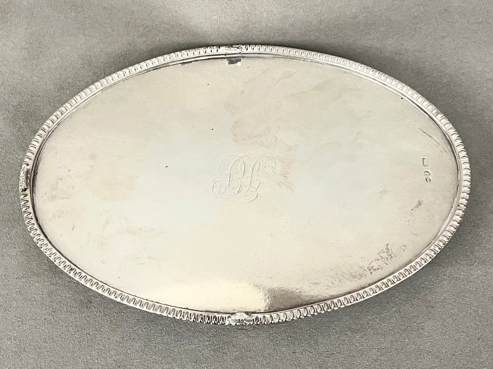 SIX ASSORTED SILVER AND SILVER-PLATED VANITY ITEMS - . - 5