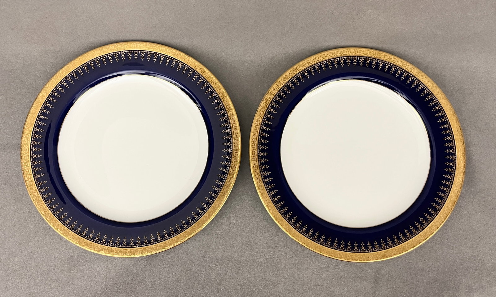 SET TWELVE ENGLISH CAULDON PORCELAIN DINNER PLATES - D: 10 in.. (1 of 5)