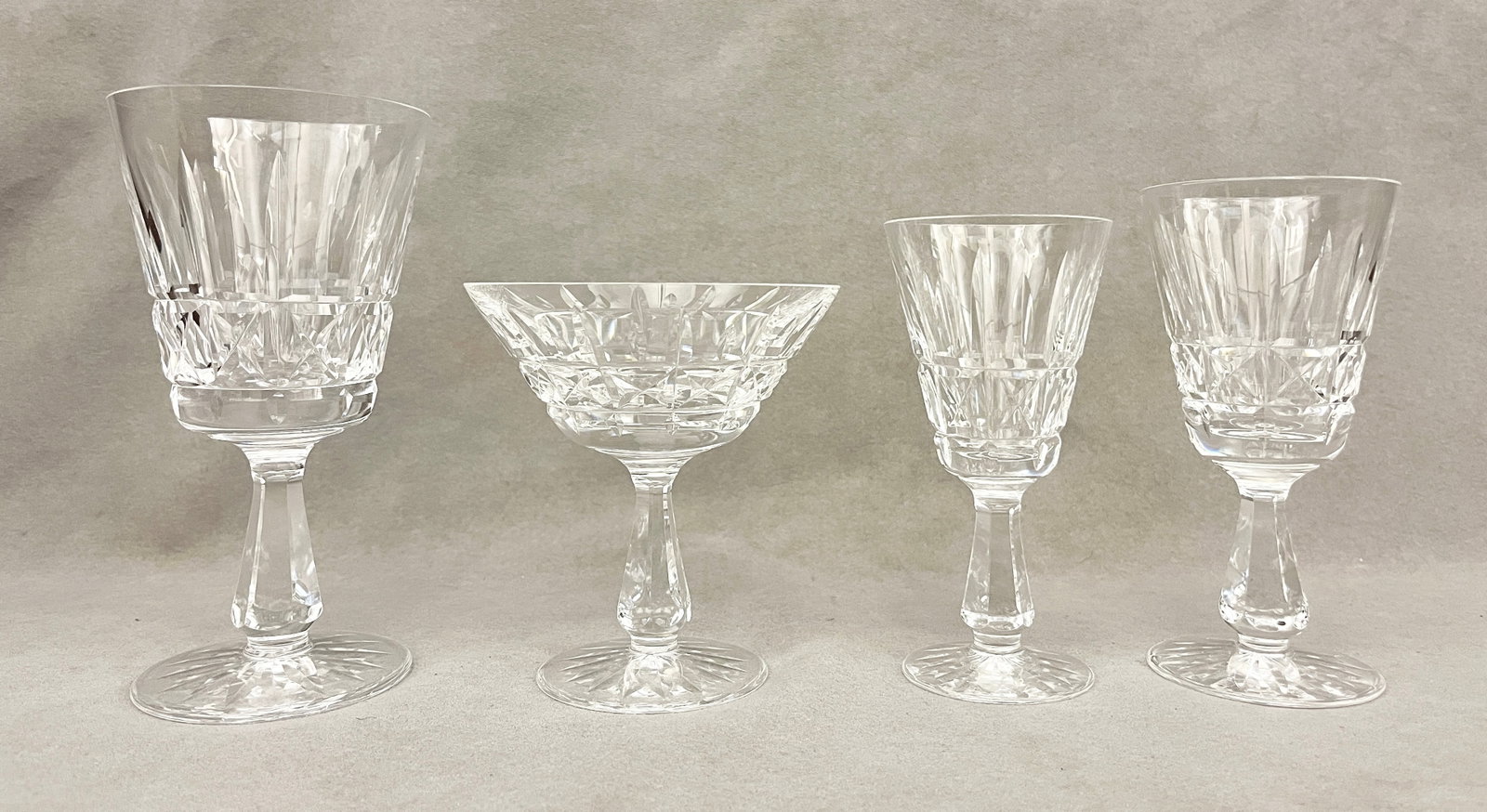 19 PIECES WATERFORD "KYLEMORE" PATTERN CUT COLORLESS CRYSTAL STEMWARE - . (1 of 4)