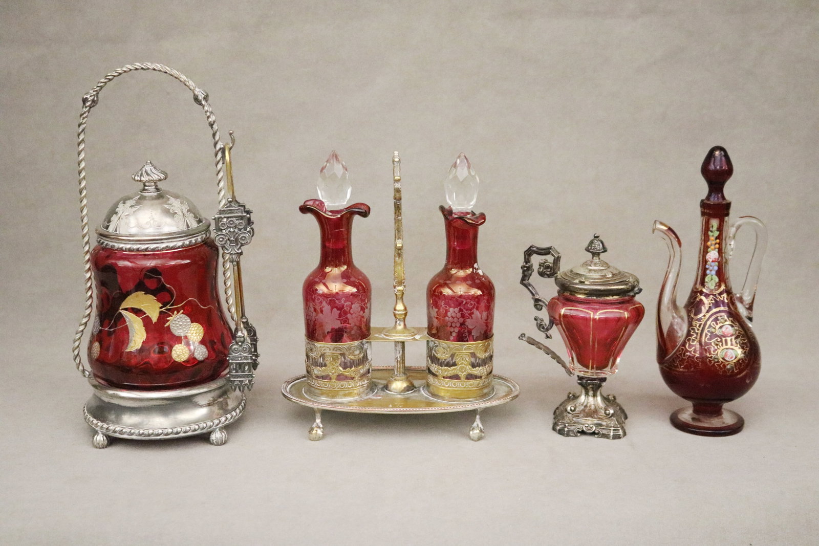 FOUR CRANBERRY GLASS TABLE ARTICLES 19th century - Pickle caster, H: 10 5/8 in.. (1 of 6)