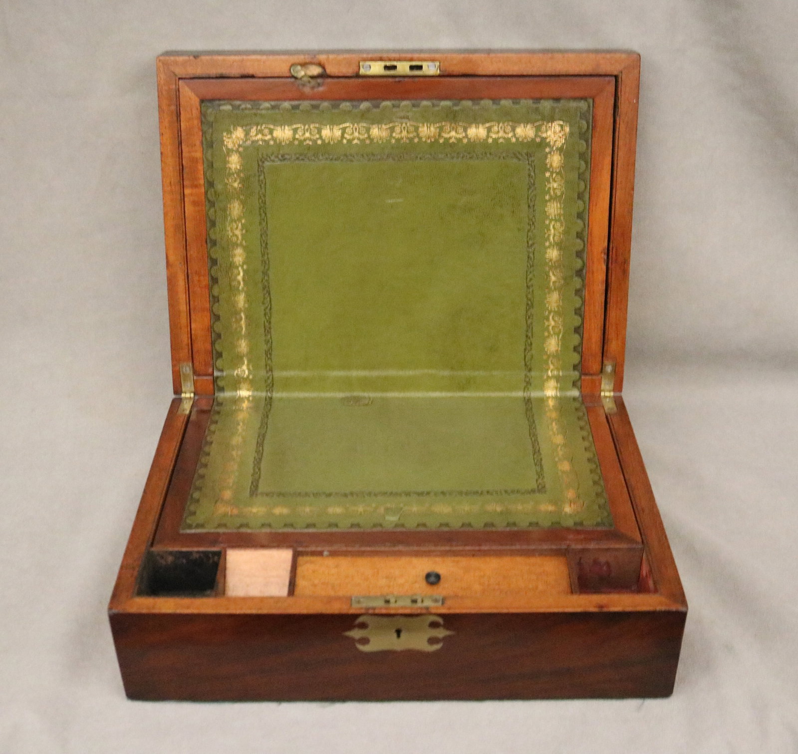 MAHOGANY LAP DESK 19th century - H: 4 1/2 in. Top, 13 1/4 in. x 9 5/8 in.. (1 of 4)