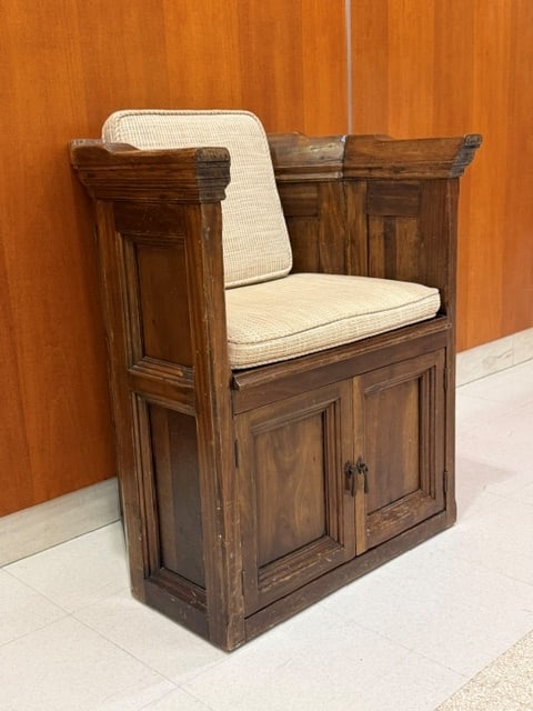 ECCLESIASTICAL PULPIT CHAIR WITH 20TH CENTURY CUSHIONS 19th century - H: 31 in.; W: 26 1/2 in.. (1 of 5)