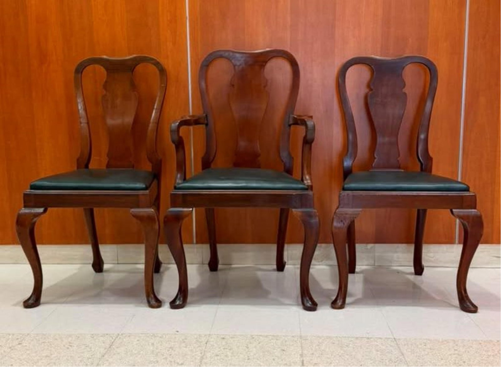 SET SIX QUEEN ANNE STYLE MAHOGANY SLIP-SEAT DINING CHAIRS - . (1 of 10)
