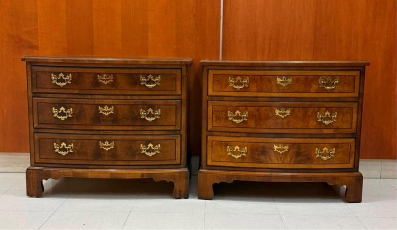 PAIR HENREDON "ASTON COURT" BURLWOOD AND MAHOGANY THREE-DRAWER BWOFRONT CHESTS - H: 24 1/4 in. W: 28: PAIR HENREDON "ASTON COURT" BURLWOOD AND MAHOGANY THREE-DRAWER BWOFRONT CHESTS H: 24 1/4 in. W: 28 in. D: 18 3/8 in