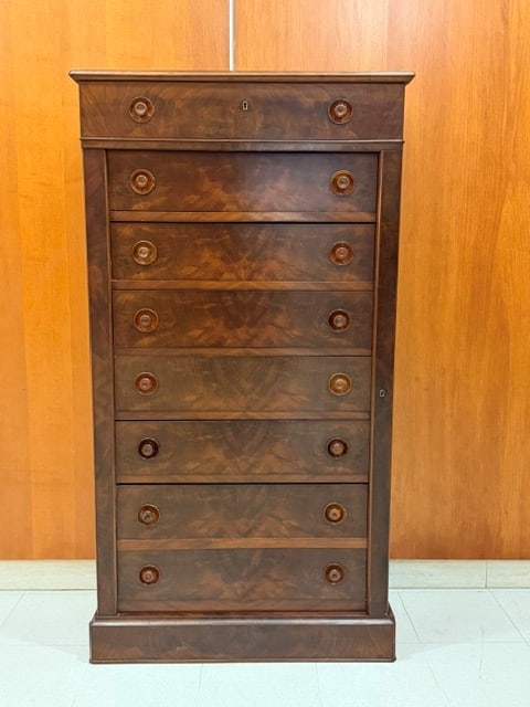 FIGURED MAHOGANY EIGHT-DRAWER WELLINGTON CHEST mid 19th century - H: 59 3/4 in. W: 32 1/2 in. D: 16: FIGURED MAHOGANY EIGHT-DRAWER WELLINGTON CHEST mid 19th century Carved knob pulls with scooped circular back plates; plinth base H: 59 3/4 in. W: 32 1/2 in. D: 16 1/4 in.