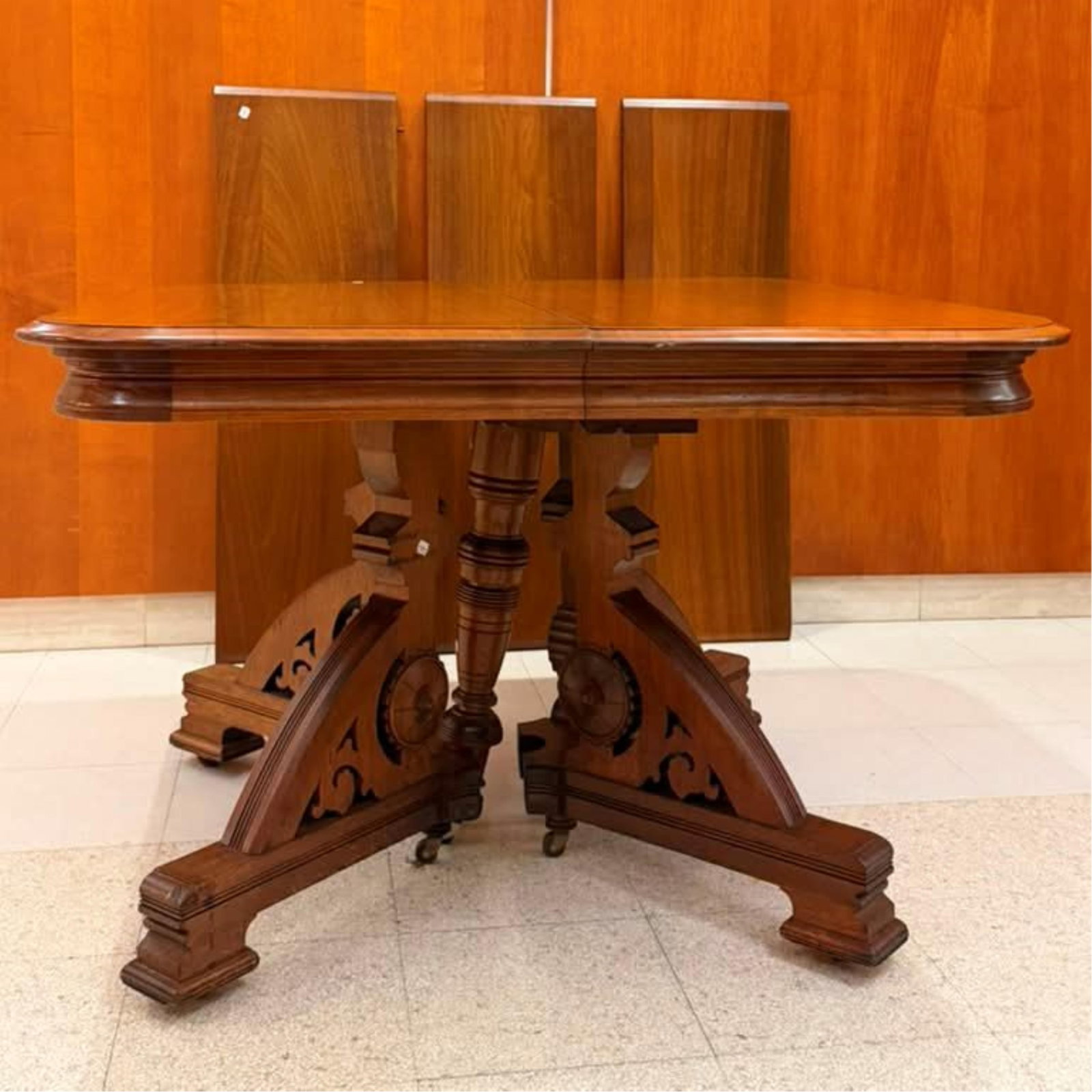 AMERICAN VICTORIAN WALNUT DINING TABLE WITH THREE EXTRA LEAVES circa 1875-1880 - H: 29 in. Top, 43 (1 of 15)