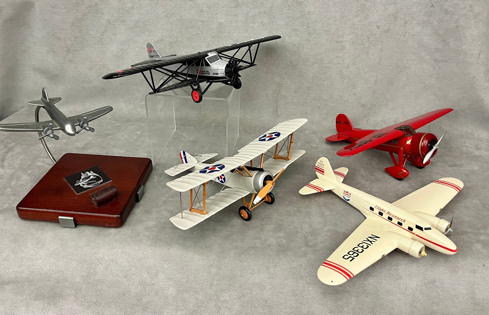 COLLECTION FIVE MODEL AIRPLANES FROM VARIOUS ERAS OF AVIATION HISTORY INCLUDING BIPLANES AND (1 of 8)