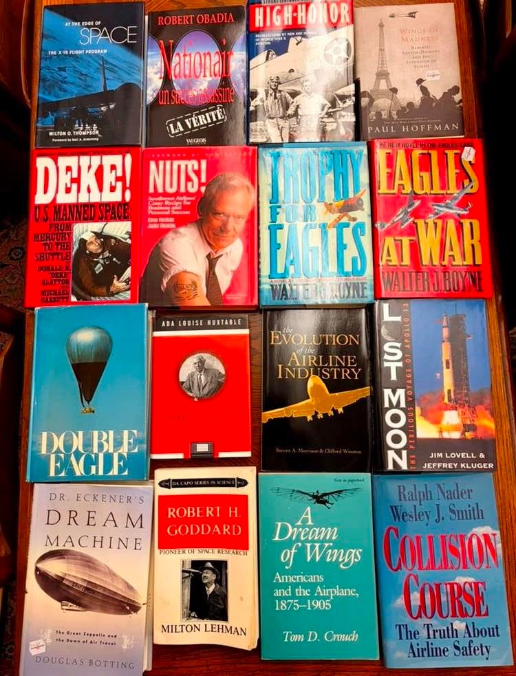 LIBRARY OF APPROXIMATELY 200 HARDCOVER BOOKS ON SUBJECT OF AVIATION - .: LIBRARY OF APPROXIMATELY 200 HARDCOVER BOOKS ON SUBJECT OF AVIATION Including Jane's Encyclopedia of Aviation.