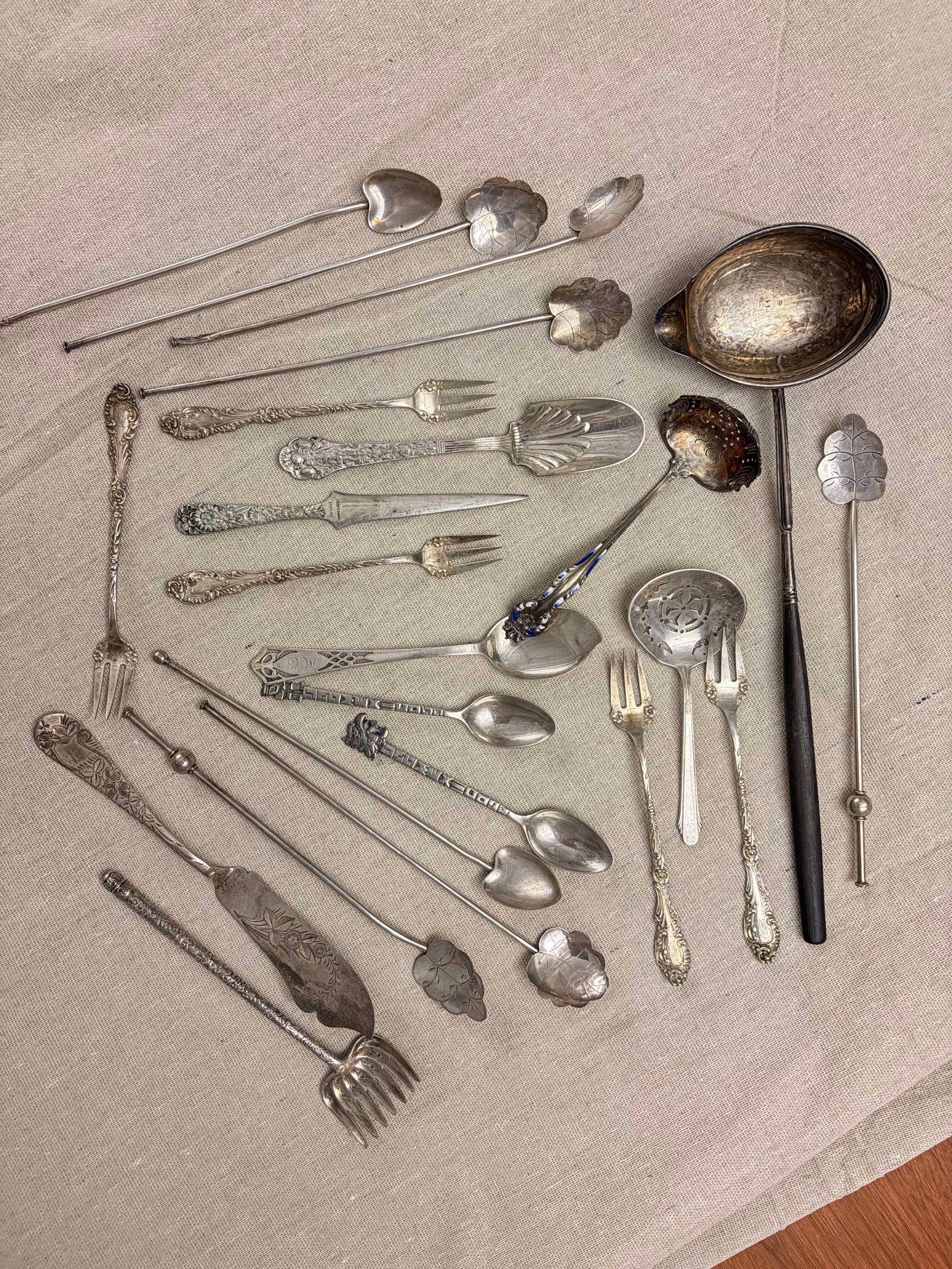 23 ASSORTED PIECES STERLING SILVER FLATWARE 19th and 20th century - Wt. 10.8 troy oz., excluding (1 of 15)
