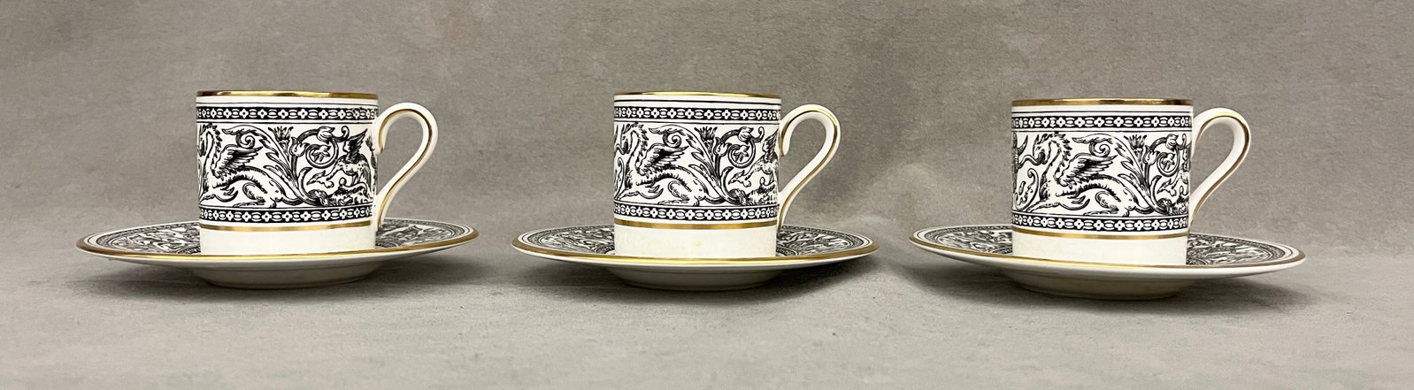 WEDGWOOD "BLACK FLORENTINE" PATTERN PORCELAIN DEMITASSE CUPS AND SAUCERS - .: WEDGWOOD "BLACK FLORENTINE" PATTERN PORCELAIN DEMITASSE CUPS AND SAUCERS