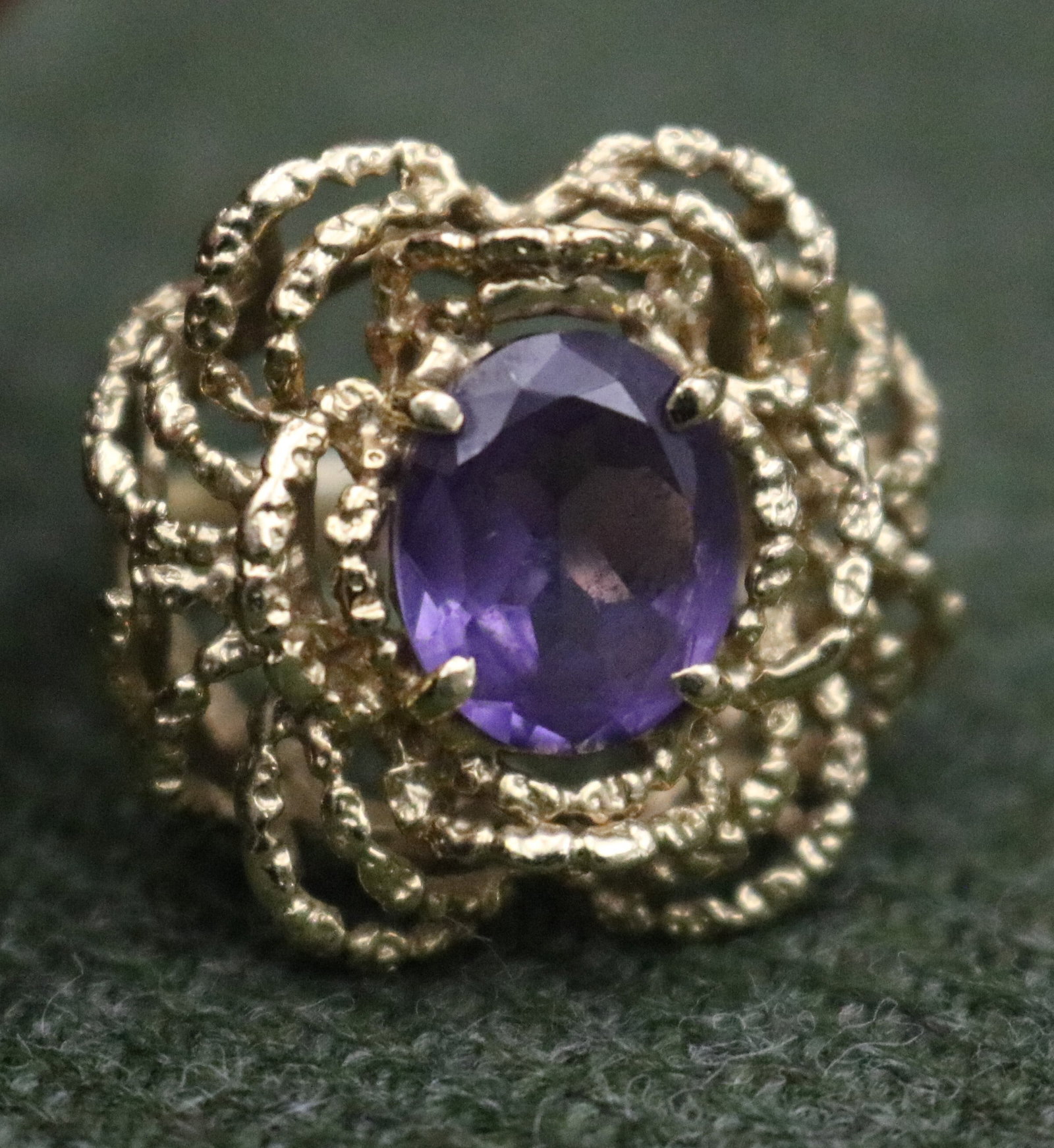 14K YELLOW GOLD AND AMETHYST OPEN WIRE-WORK SCALLOPED DESIGN RING - Ring size: 6 1/4. Gross wt: 5 (1 of 15)