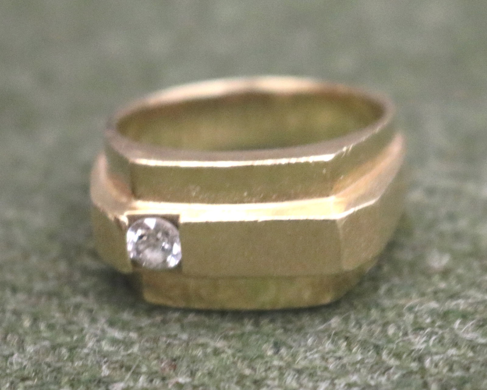 14K BRIGHT-POLISHED AND TEXTURED YELLOW GOLD CONTEMPORARY GEOMETRIC DESIGN RING - Ring size: 6 1/2.: 14K BRIGHT-POLISHED AND TEXTURED YELLOW GOLD CONTEMPORARY GEOMETRIC DESIGN RING Bright-polished band centers raised, faceted bar with off-set, brilliant-cut round diamond weighing approximately .15 ct