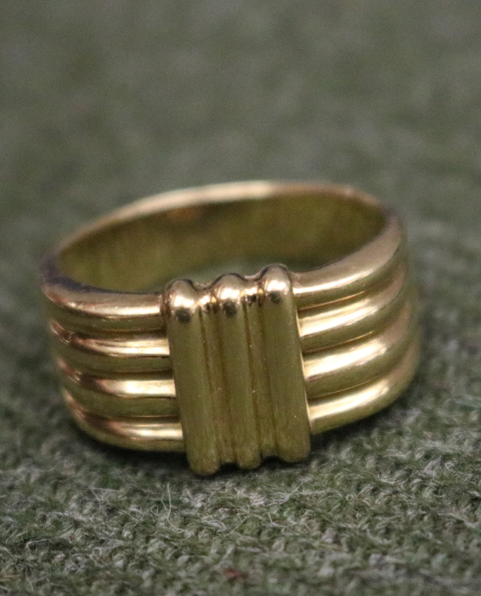 18K BRIGHT-POLISHED YELLOW GOLD BAND - Ring size: 9. Wt: 5 dwt..: 18K BRIGHT-POLISHED YELLOW GOLD BAND Horizontally-ribbed, tapering band centers vertically-ribbed bar. Ring size: 9. Wt: 5 dwt.