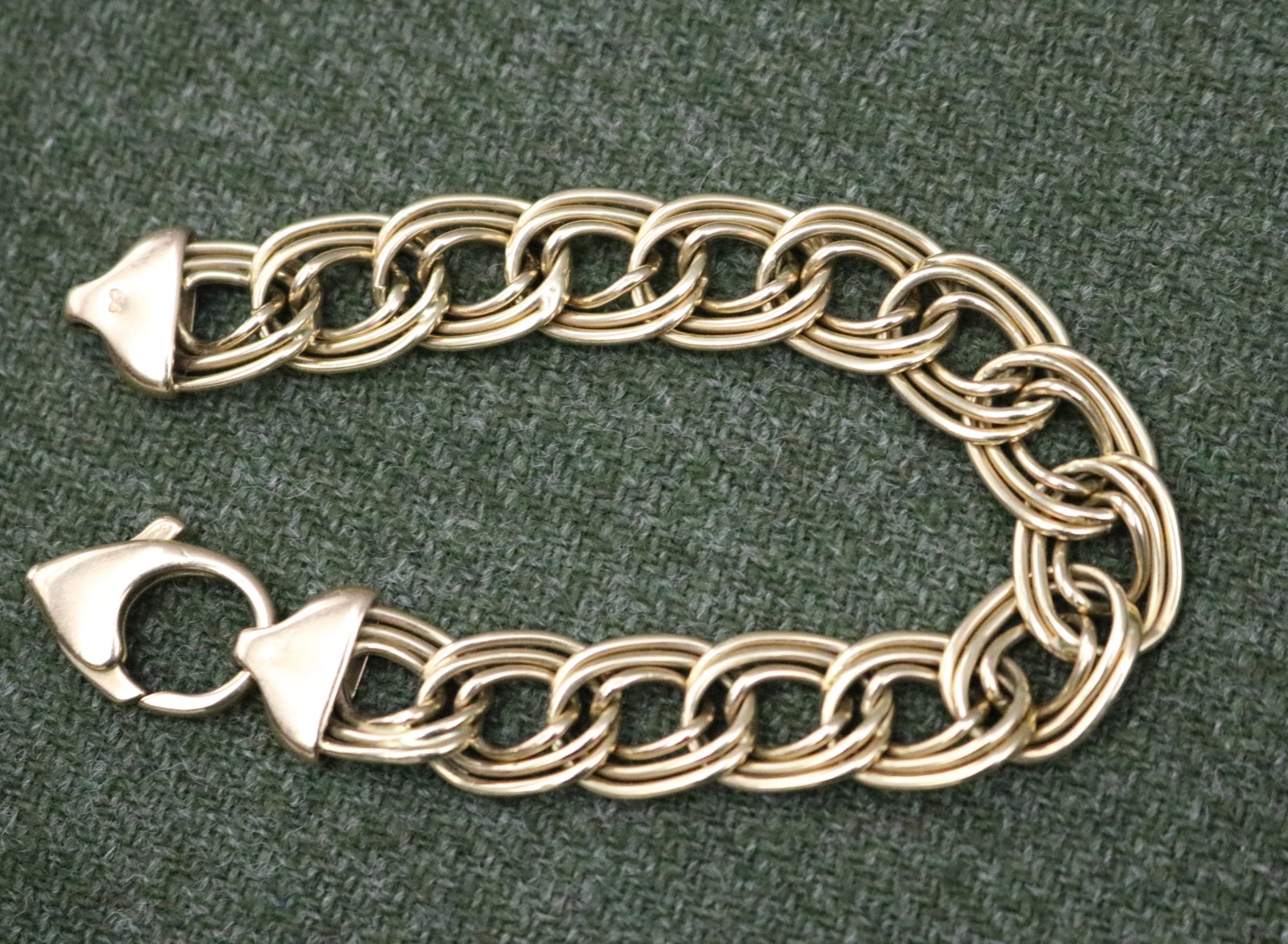 14K BRIGHT-POLISHED YELLOW GOLD FLEXIBLE-LINK BRACELET - L: 6 3/4". Wt: 7 dwt.. (1 of 11)