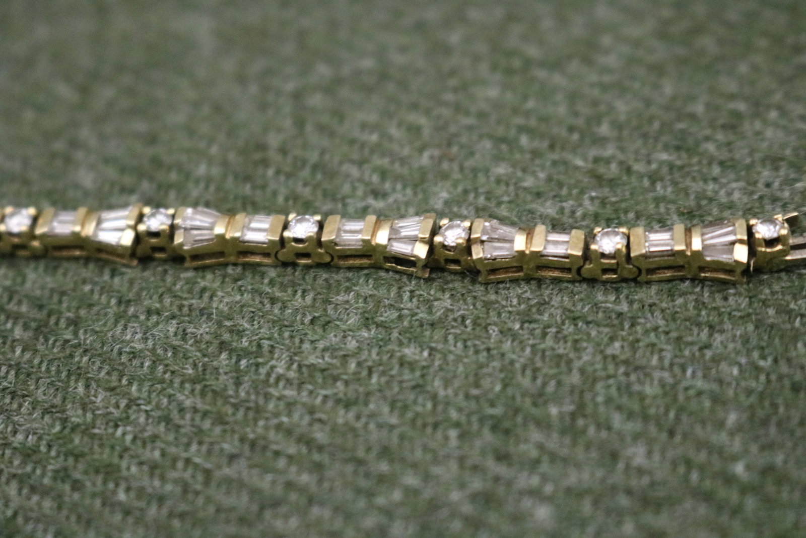 18K YELLOW GOLD AND DIAMOND FLEXIBLE-GEOMETRIC-LINK BRACELET - L: 7 1/2". Gross wt: 10 dwt.. (1 of 7)