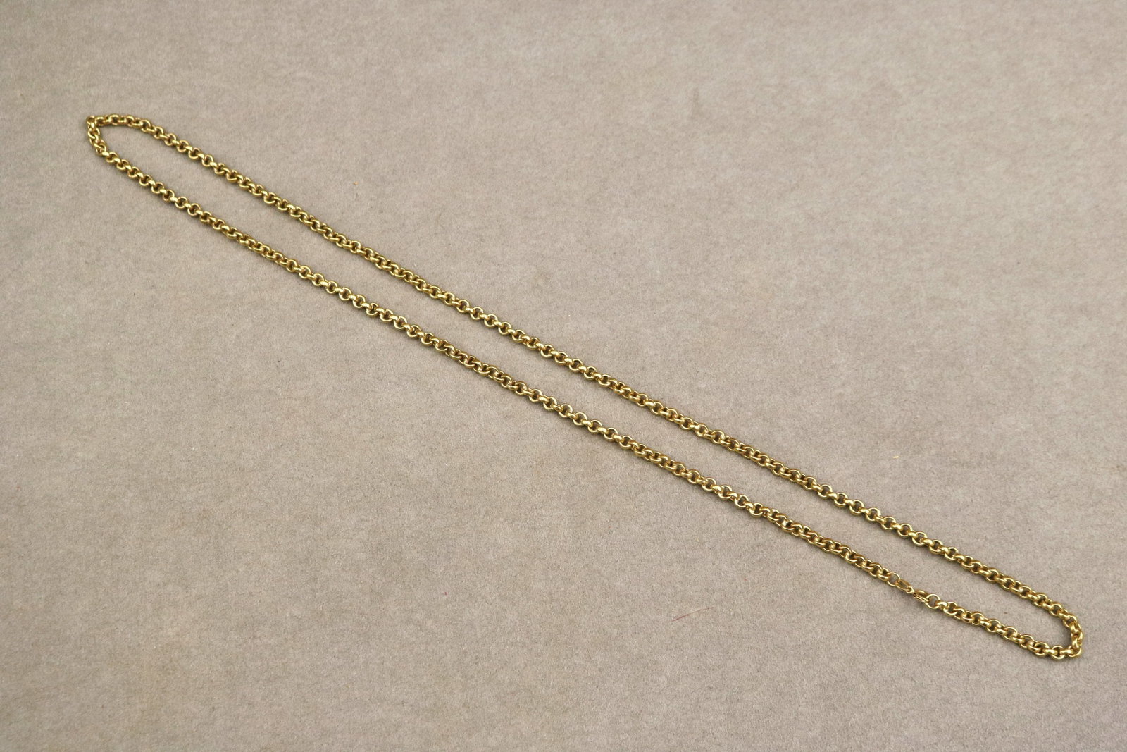 18K BRIGHT-POLISHED YELLOW GOLD FLEXIBLE CHAIN NECKLACE CONSTRUCTED OF SOLID CIRCULAR LINKS - L:: 18K BRIGHT-POLISHED YELLOW GOLD FLEXIBLE CHAIN NECKLACE CONSTRUCTED OF SOLID CIRCULAR LINKS L: 28". Wt: 1 oz. 14 dwt.