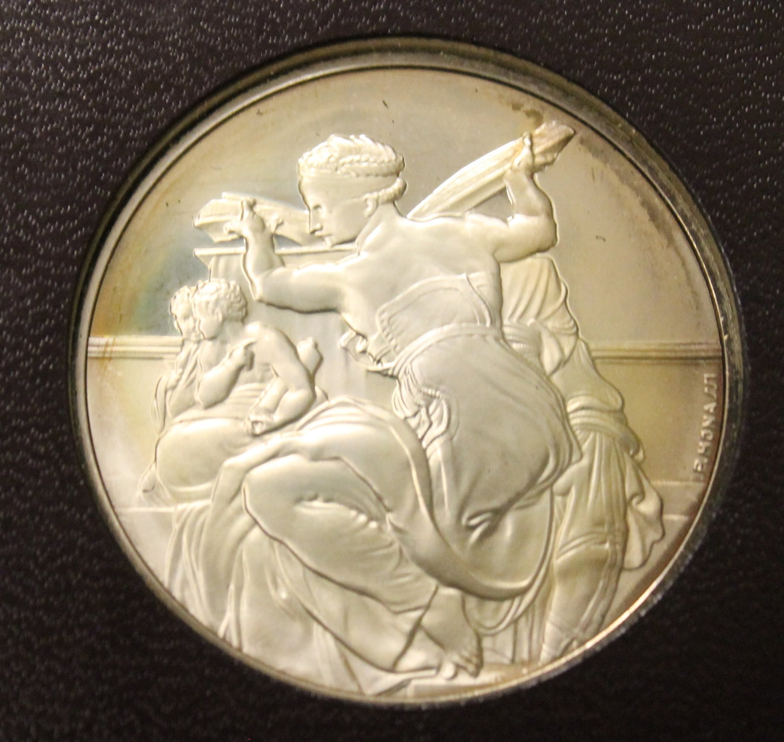 COMMEMORATIVE STERLING SILVER MEDAL COLLECTION OF "FRESCOES FROM SISTINE CHAPEL CEILING" - .: COMMEMORATIVE STERLING SILVER MEDAL COLLECTION OF "FRESCOES FROM SISTINE CHAPEL CEILING" Comprising 60 1 oz. medals issued by The Franklin Mint, 1970.