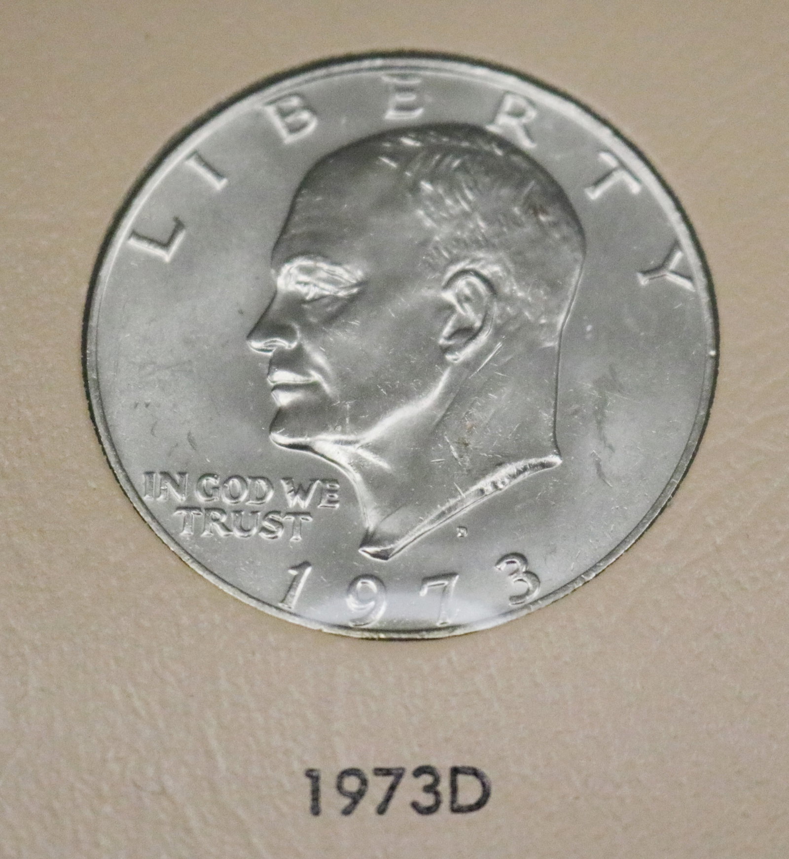 33 U.S. EISENHOWER DOLLAR COINS - .: 33 U.S. EISENHOWER DOLLAR COINS Album of 32, 1971 through 1978-S, including proof-only issues; and one Bicentennial issue