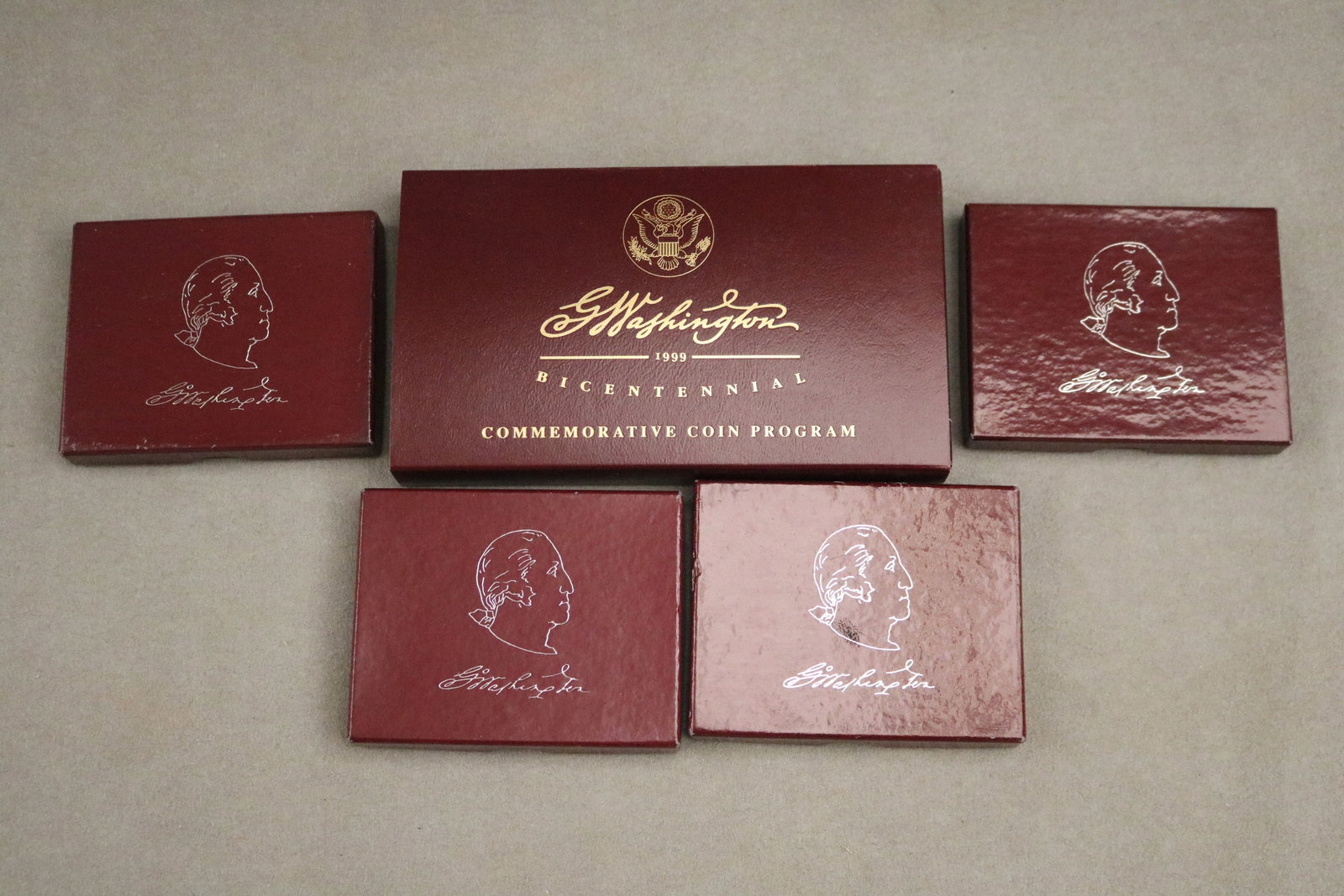 FIVE U.S. GEORGE WASHINGTON SILVER AND GOLD COMMEMORATIVE COINS - . (1 of 4)