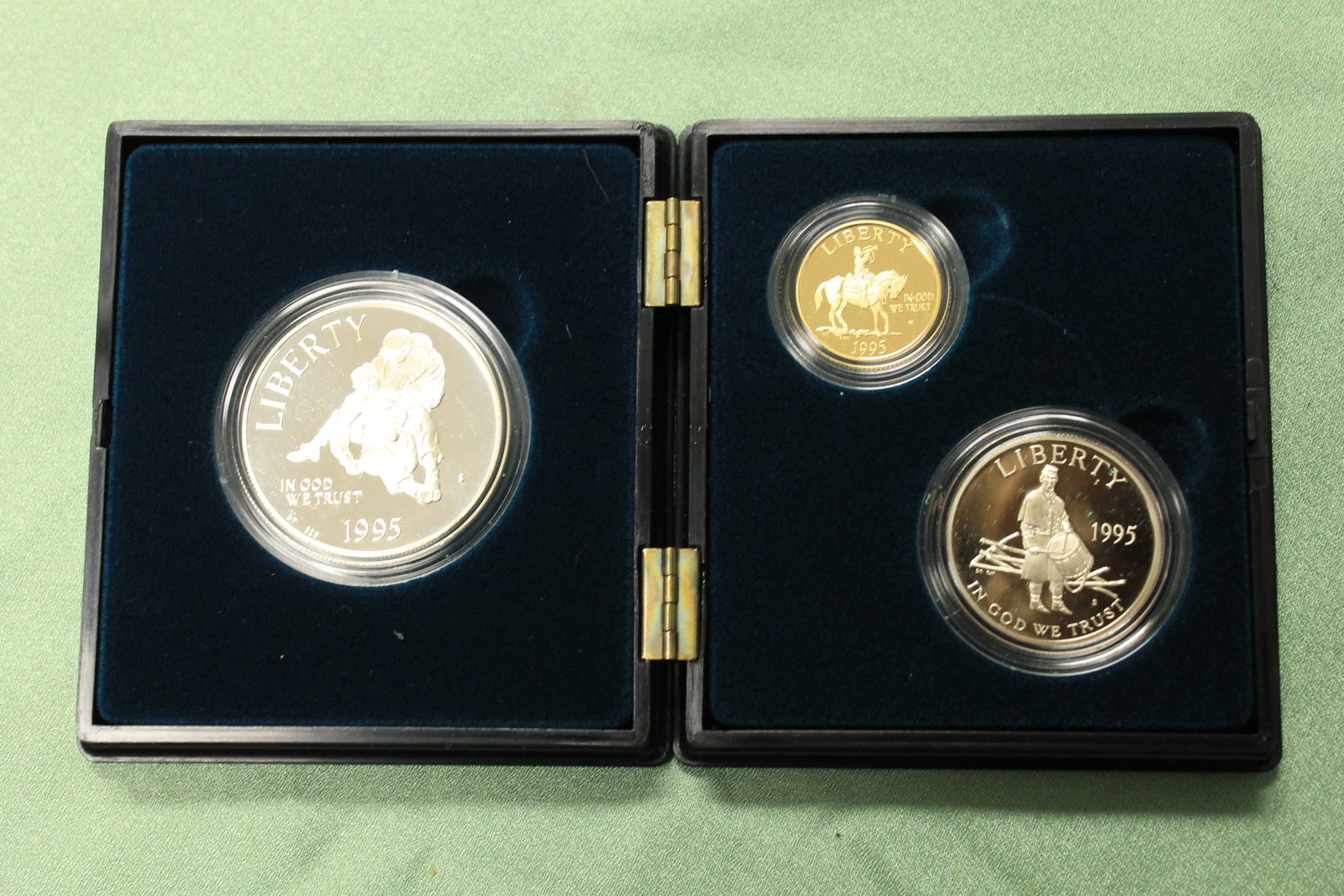 U.S. MINT COMMEMORATIVE CIVIL WAR BATTLEFIELD THREE-COIN GOLD, SILVER, AND CLAD PROOF SET, 1995 - .: U.S. MINT COMMEMORATIVE CIVIL WAR BATTLEFIELD THREE-COIN GOLD, SILVER, AND CLAD PROOF SET, 1995 In "Union" style case