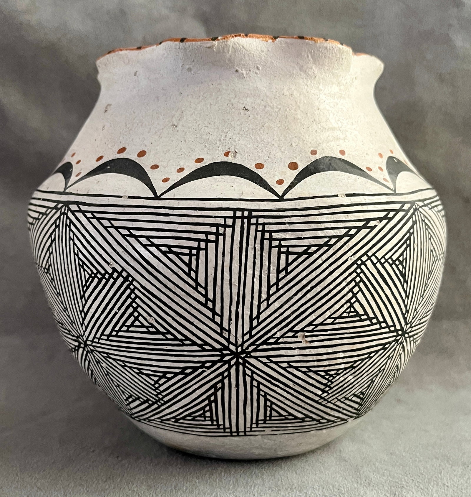 ACOMA PUEBLO FINE-LINE GEOMETRIC POLYCHROME POTTERY VESSEL WITH SCALLOPED RIM - height: 6 inches. (1 of 5)