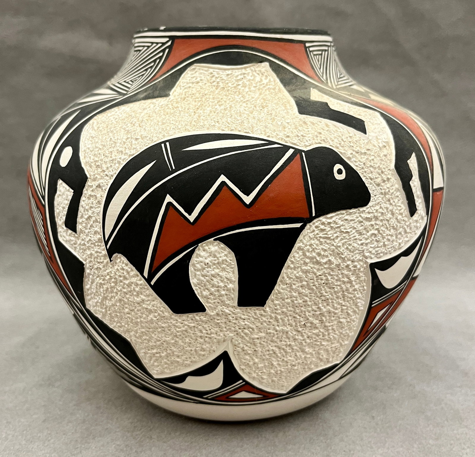 FLOYD SALVADOR SIGNED ACOMA POTTERY: A FINE-LINE JAR WITH LIZARD DESIGN - Height (approx.) 7 inches. (1 of 7)