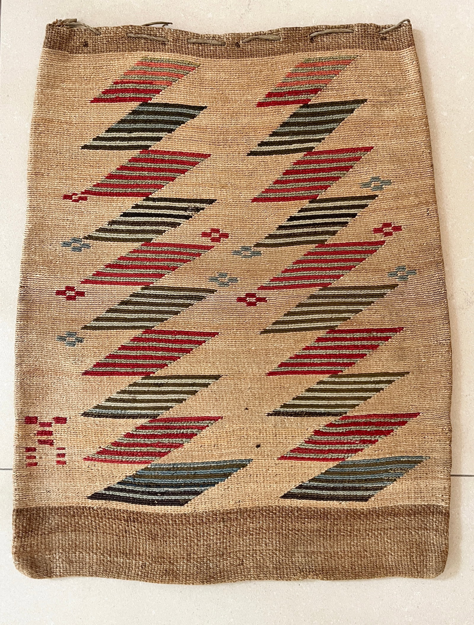 PLATEAU TWINED CORN HUSK BAG WITH GEOMETRIC DESIGNS - 22 x 17.25 inches.: PLATEAU TWINED CORN HUSK BAG WITH GEOMETRIC DESIGNS Native American twined cornhusk / hemp weft weaving bag (Plateau region, likely Nez Perce or Wasco/Wishram), with a natural undyed ground decorated 