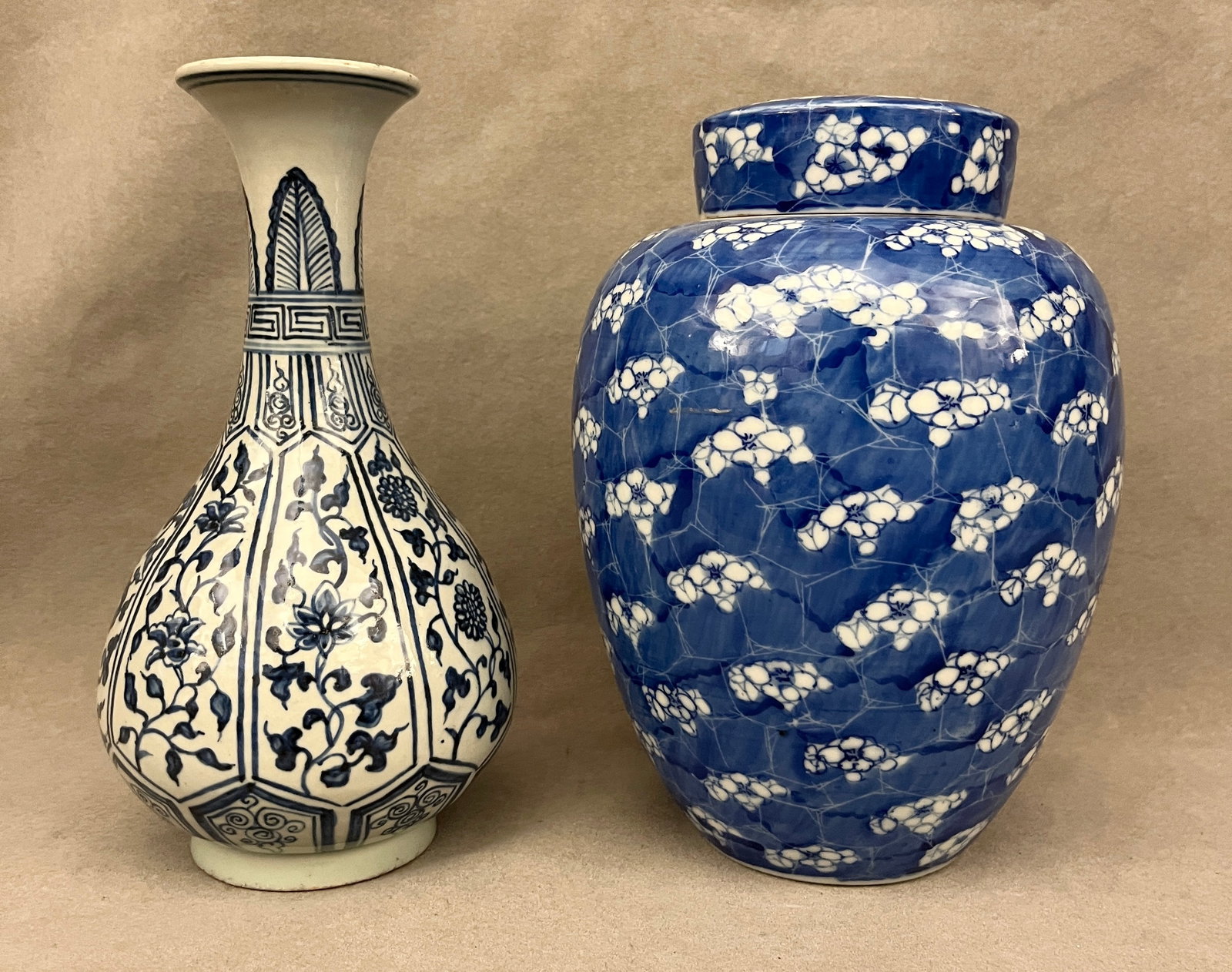 CHINESE BLUE AND WHITE PORCELAIN LIFT-COVER JAR, AND BLUE AND WHITE BOTTLE VASE. - Vase, H: 9 in..: CHINESE BLUE AND WHITE PORCELAIN LIFT-COVER JAR, AND BLUE AND WHITE BOTTLE VASE. Vase, H: 9 in.