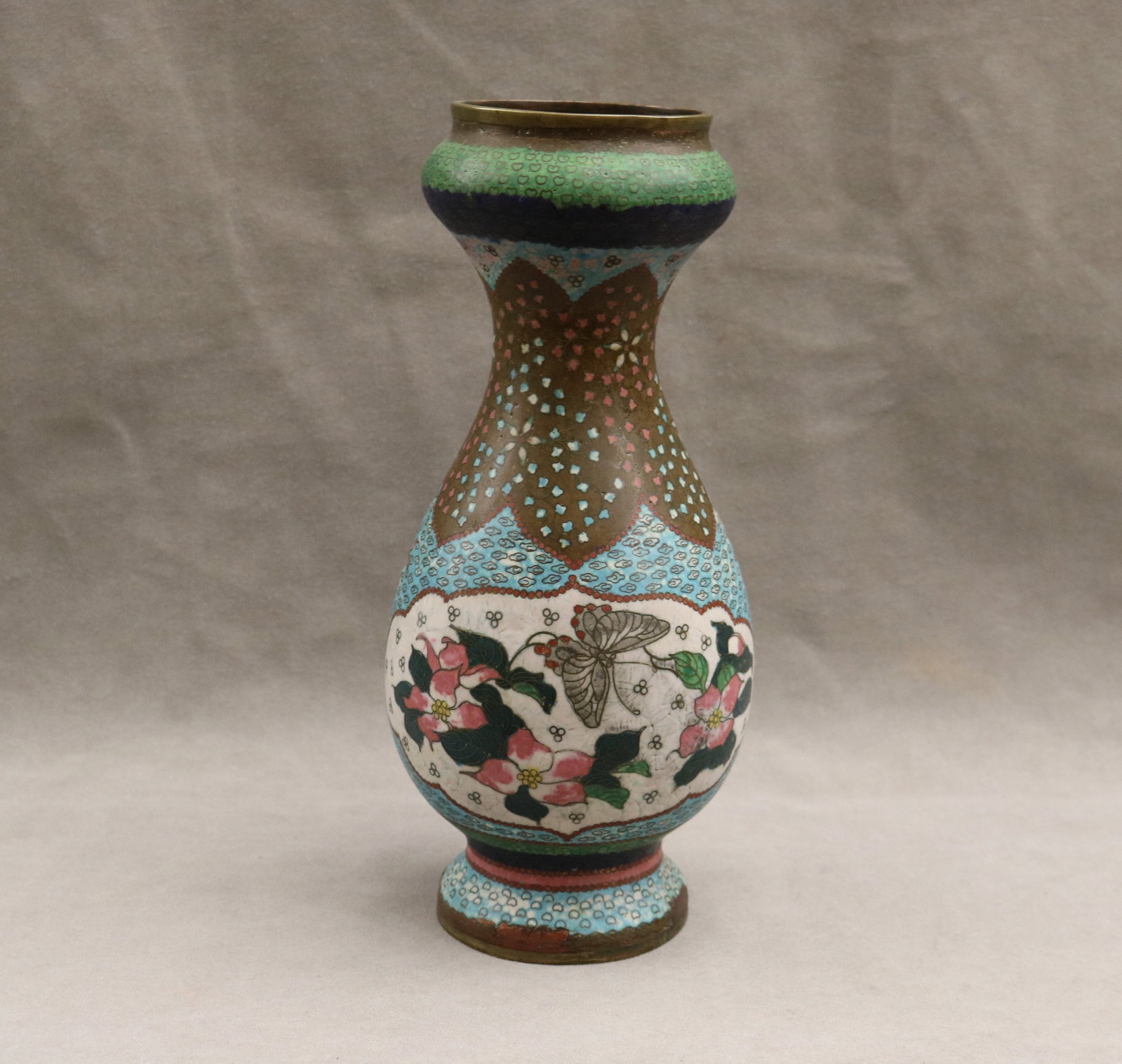 CHINESE CLOISONNE BALUSTER-FORM VASE late 19th century - H: 11 1/4 in.. (1 of 6)