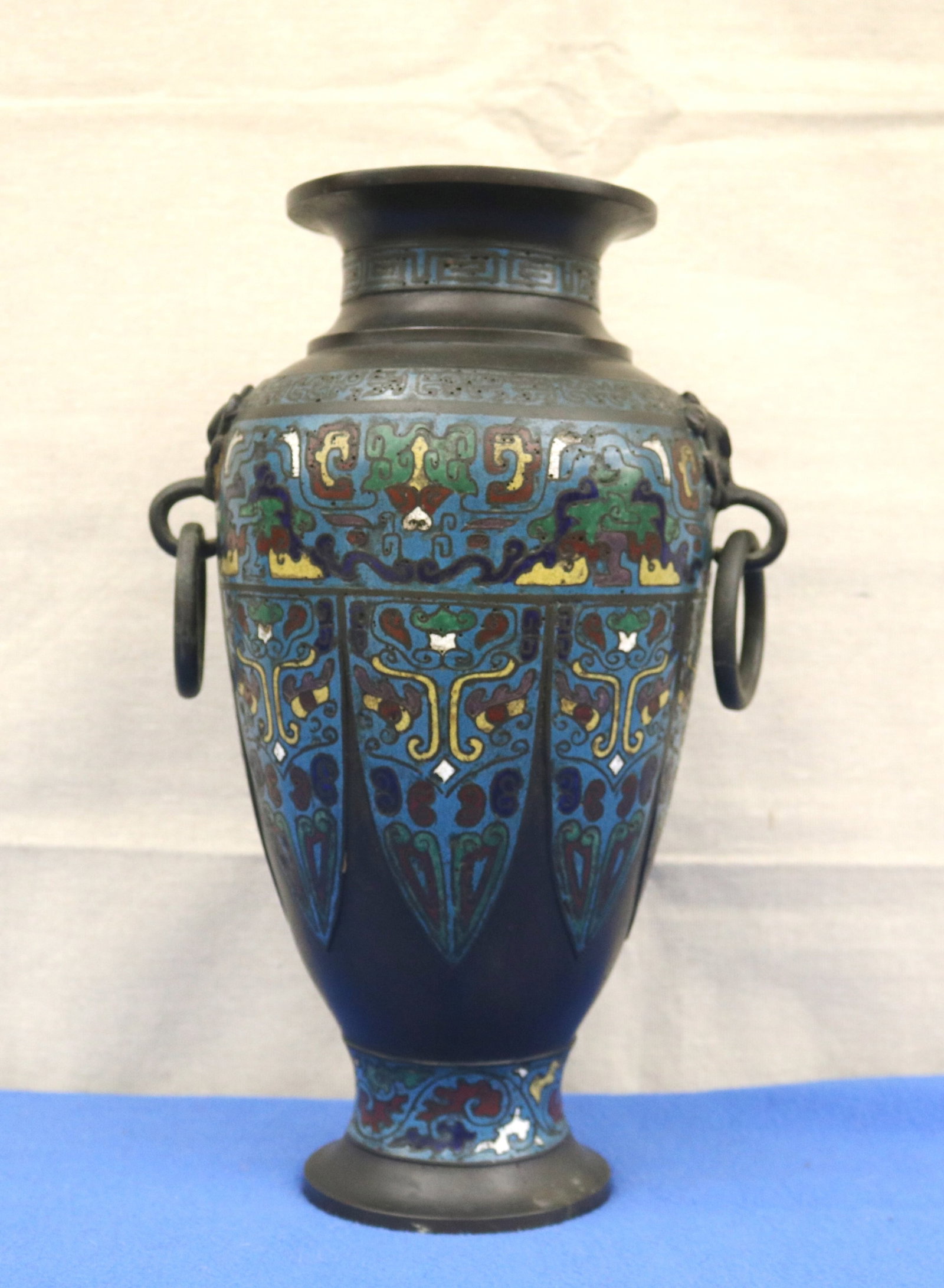 CHINESE CHAMPLEVE ENAMEL BRONZE VASE WITH LOOSE RING HANDLES late 19th/early 20th century - H: 14 (1 of 17)