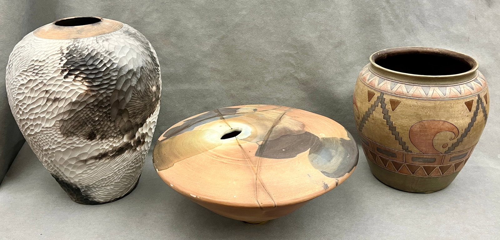 THREE STUDIO ART POTTERY VESSELS, INCLUDING A CARVED PIT-FIRED VASE AND SOUTHWEST-STYLE JAR - . (1 of 20)