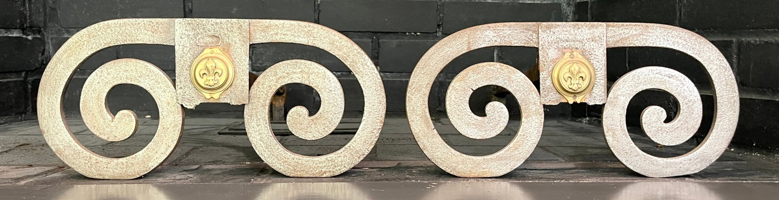 PAIR ARTISAN-CRAFTED ART DECO WROUGHT IRON STEEL ANDIRONS OF CALDER TYPE DESIGN circa 1930s - H: 6: PAIR ARTISAN-CRAFTED ART DECO WROUGHT IRON STEEL ANDIRONS OF CALDER TYPE DESIGN circa 1930s Scrolls center fleur-de-lis medallion. H: 6 1/2 in. W: 13 3/4 in. D: 20 in. PROVENANCE: Estates of Rosalee