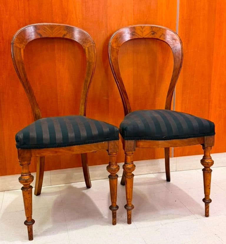 PAIR CONTINENTAL FIGURED MAHOGANY SIDE CHAIRS Circa 1820 - . (1 of 6)