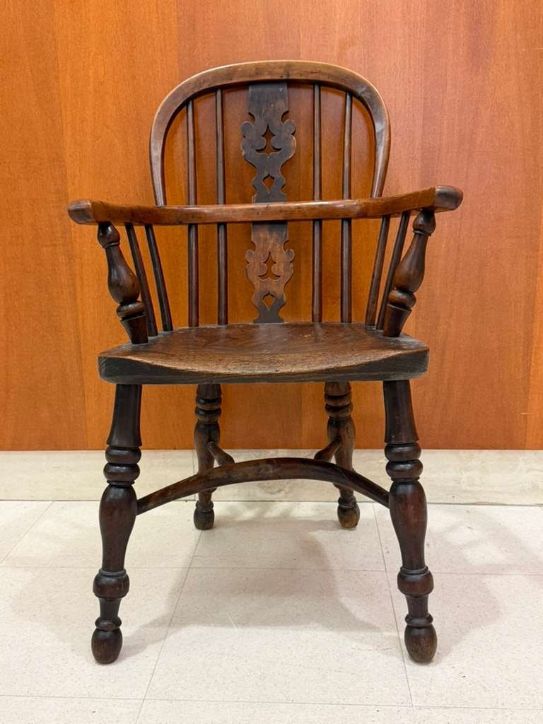ENGLISH OAK CHILD-SIZE OPEN-ARM CHAIR 19th century - . (1 of 6)