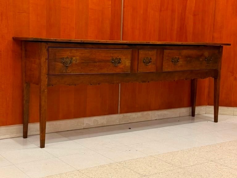 AMERICAN HEPPLEWHITE MIXED-WOOD COUNTRY SIDEBOARD 18th century - H: 31 3/4"; W: 84"; D: 15 3/4".. (1 of 5)