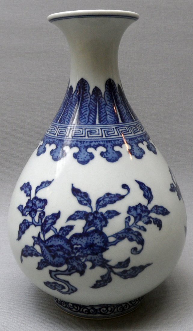 A Possibly C18th Chinese Canton Blue And White Vase - 2