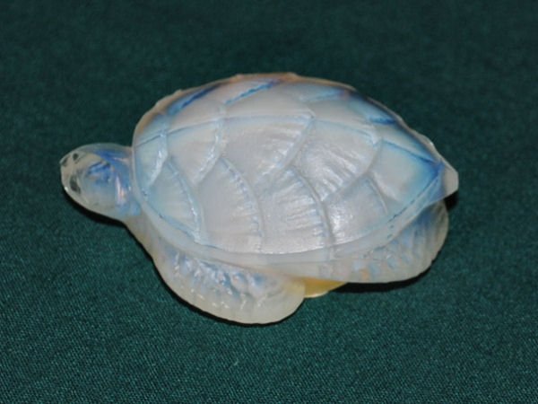 Sabino Opalescent Art Glass Turtle: Small opalescent art glass turtle by Sabino. Made in France. 2"x1.5", 2oz.