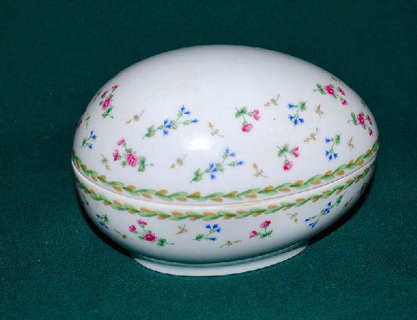Bernardaud Limoges Porcelain Egg-Shaped Box: Large white floral egg-shaped trinket or jewelry vanity box by Bernardaud Limoges France. 6"w x 4"d x 4"h. 1 lb.