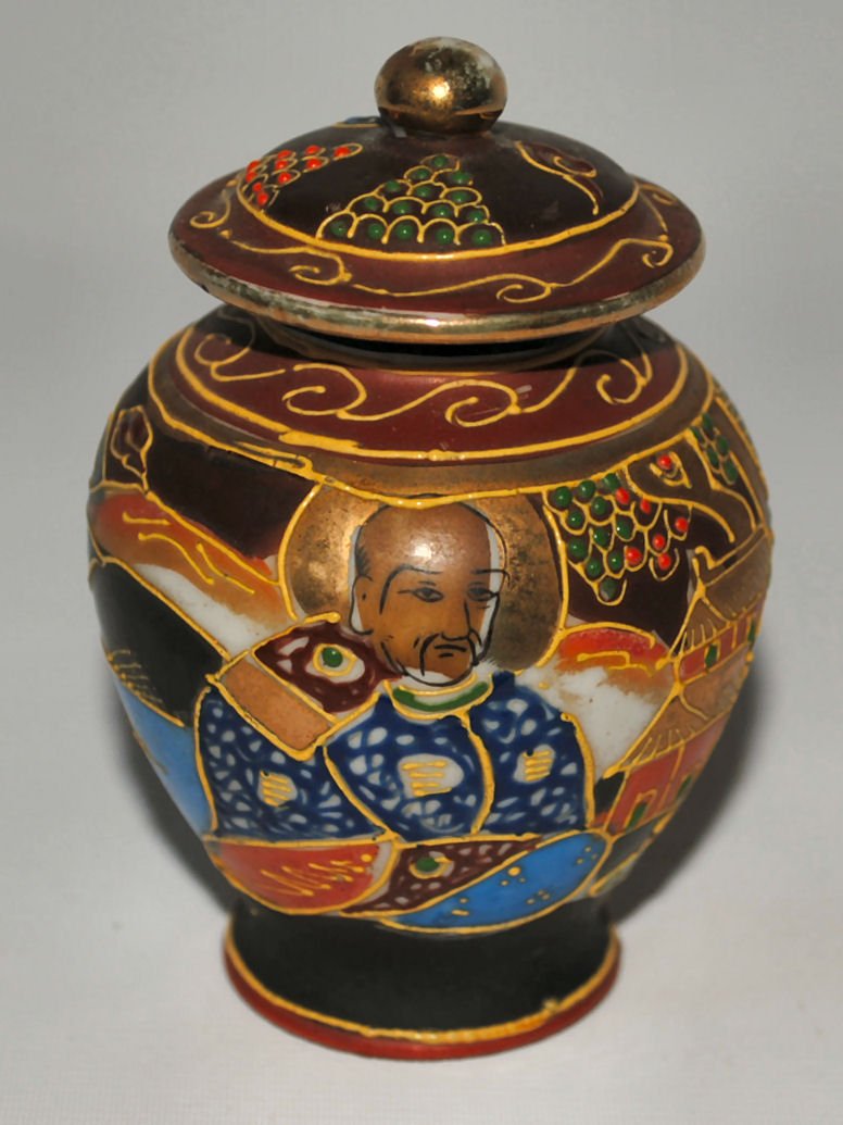 Japanese Takito Lidded Urn: Takito porcelain lidded urn in moriage style, 1920-1940, marked.