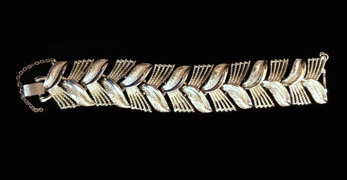 Coro Art Deco Chevron Bracelet: 7" Coro bracelet in chevron pattern with art deco styling