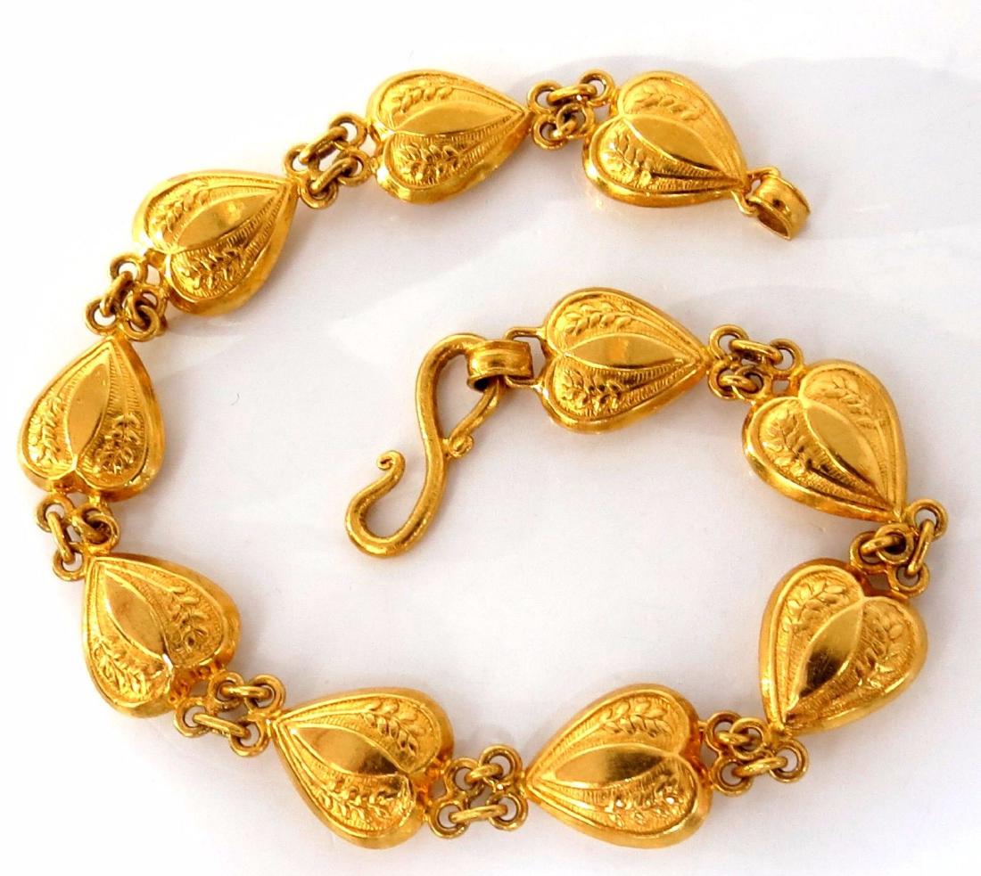 22kt. yellow gold vintage heart hinged bracelet 7 inch (1 of 5)